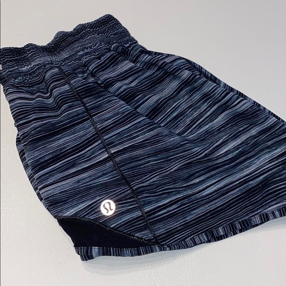 lululemon athletica Pants - 🧿🚫SOLD🚫Lululemon Hotty Hot Shorts Size 4